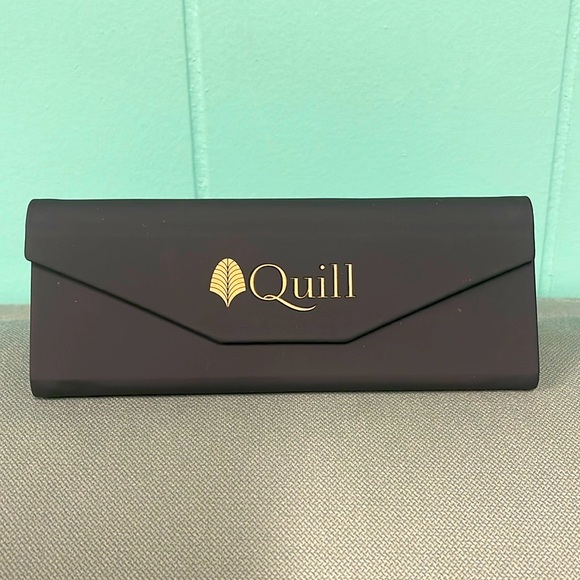 BNWOT QUILL BLACK TRIANGULAR HARD SHELL EYEGLASS CASE - Picture 1 of 4